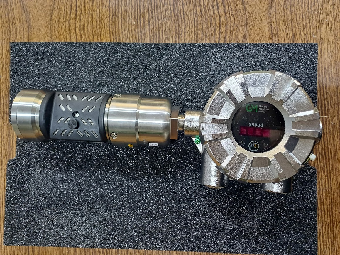 GAS MONITOR, S5000 CONFIGURED S5000:-2-0-0-2-00-R32-D00-0 14.8” x 6.0” x 4.25” (375 x 152 x 108 mm) 8 lb. (3.6 kg)